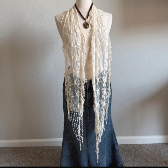 Vintage embroidered fringe Cream Lace scarf - Picture 2 of 3